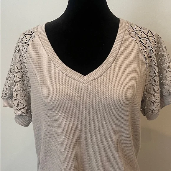Women's grey with Lace Sleeve Top - Picture 2 of 2